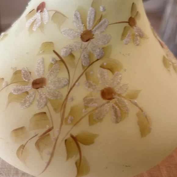 Vintage Fenton Ruffled Hand painted  Vase - Picture 7 of 10